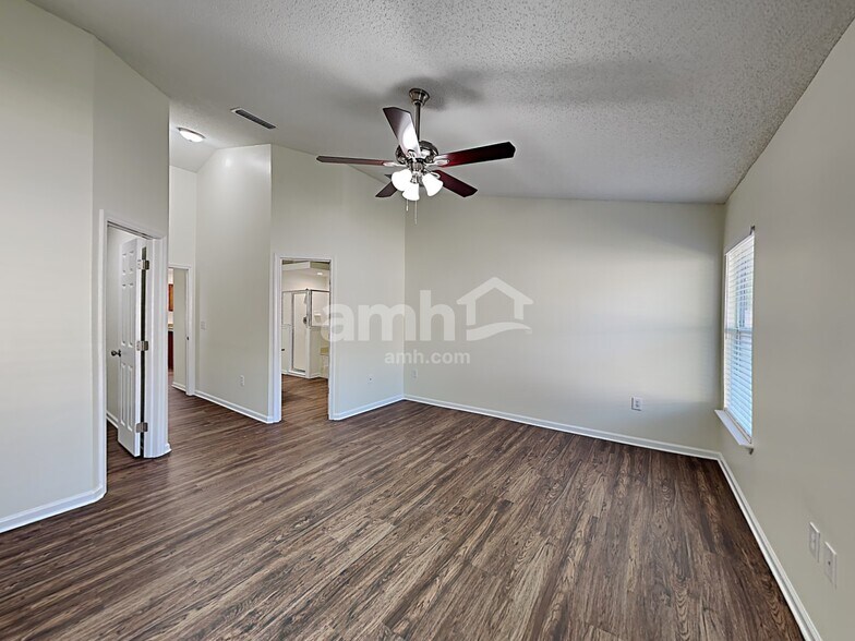 Building Photo - 14213 Fish Eagle Dr E