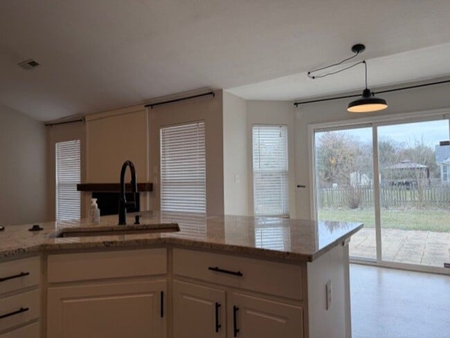 Building Photo - 3 Bed 1 Bathroom Single Family Home Available in Miamisburg*