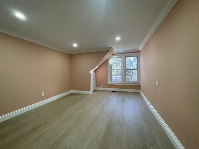Building Photo - 232 Brookville Rd