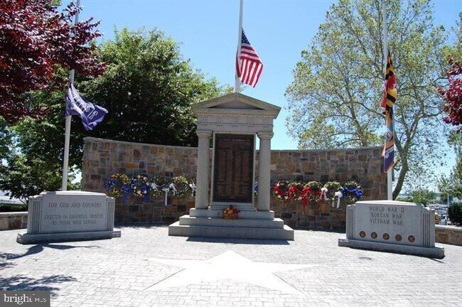 Building Photo - 247 Fountain St