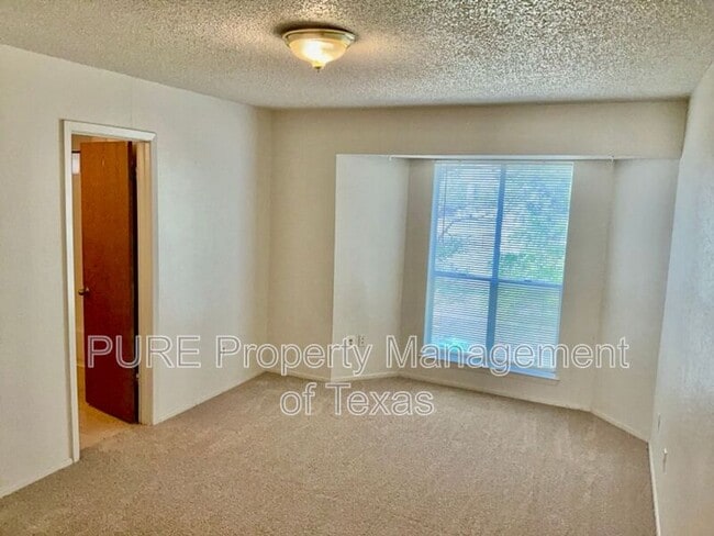 Building Photo - 12120 Thompkins Dr