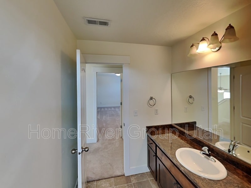 Building Photo - 708 S 80 E