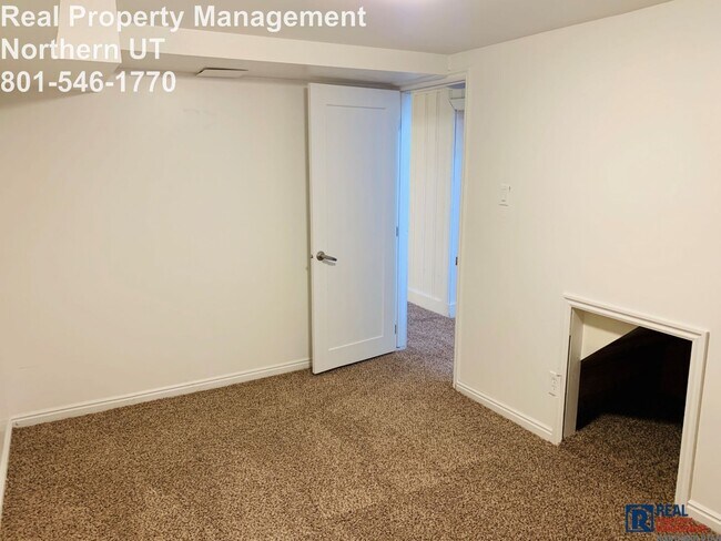 Building Photo - 4 Bedroom 2 Bath Ogden Home Available Now!