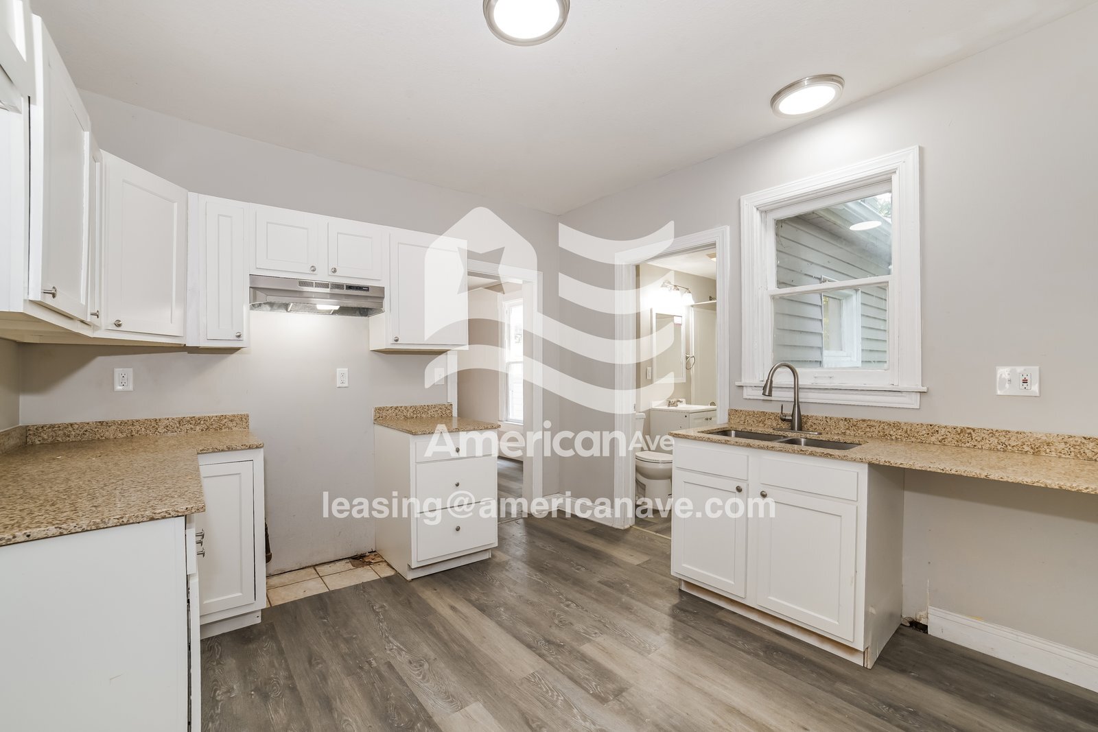 Building Photo - 318 E Thrush Ave