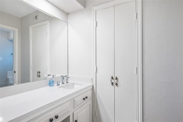 Building Photo - 6129 Glennox Ln