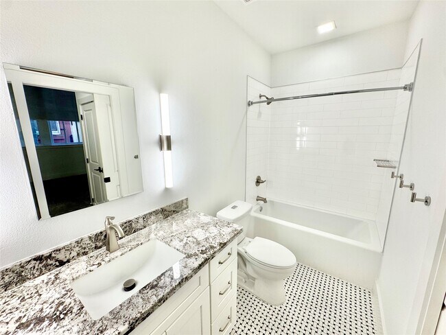 Building Photo - 2102 Mechanic St