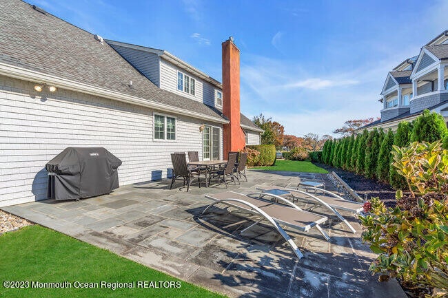 Building Photo - 809 W Lk Dr