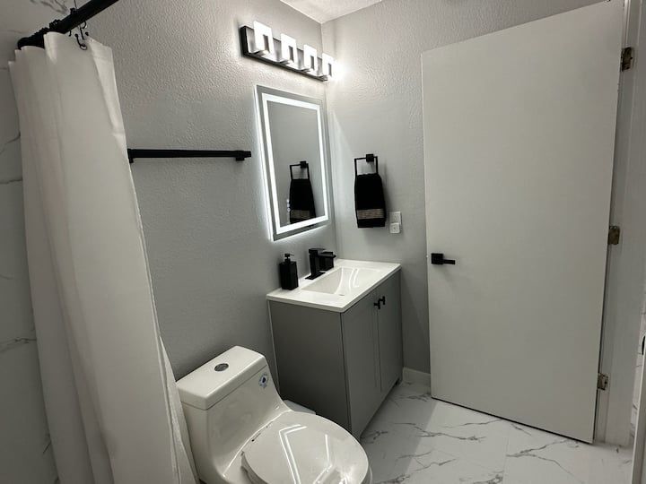 Building Photo - 6228 Ryegrass St