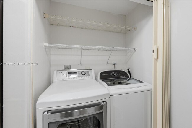 Building Photo - 6929 SW 38th St