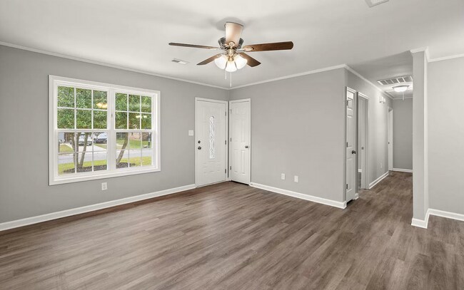 Building Photo - 426 Longleaf Dr