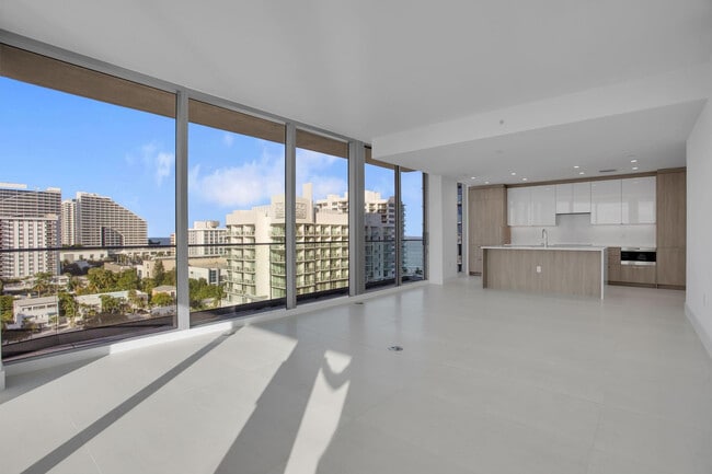 Building Photo - 153 N Seabreeze Blvd