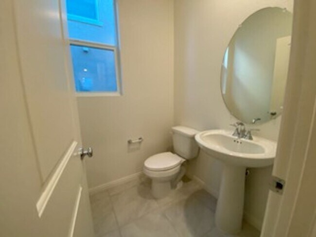 Building Photo - Gorgeous 4 bedroom ENERGY STAR certified 2...