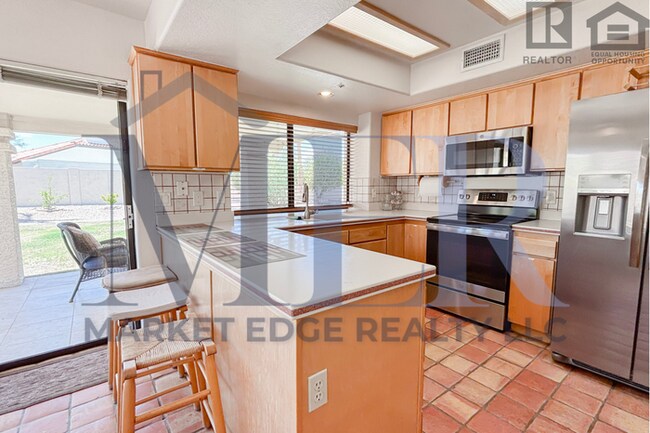 Building Photo - 3Bed/2Bath Furnished Home w/Stunning Backy...