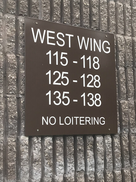 West Wing - 125 Leedom Way