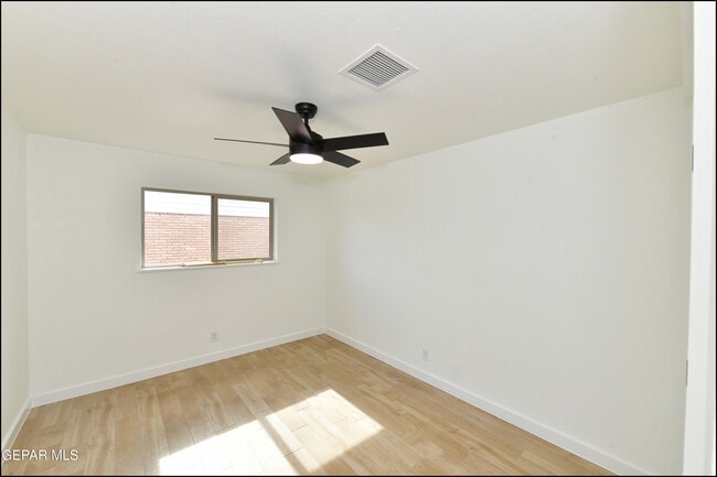 Building Photo - 3217 Wedgewood Dr