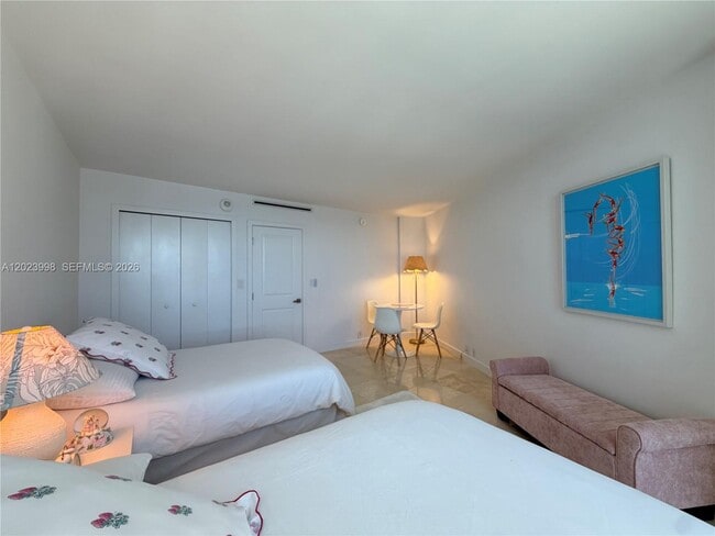 Building Photo - 1111 Crandon Blvd