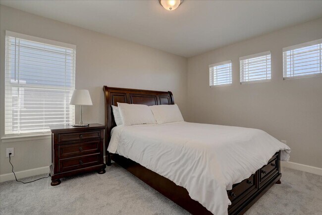 Building Photo - 5-Bed/4-Bath built in 2022!