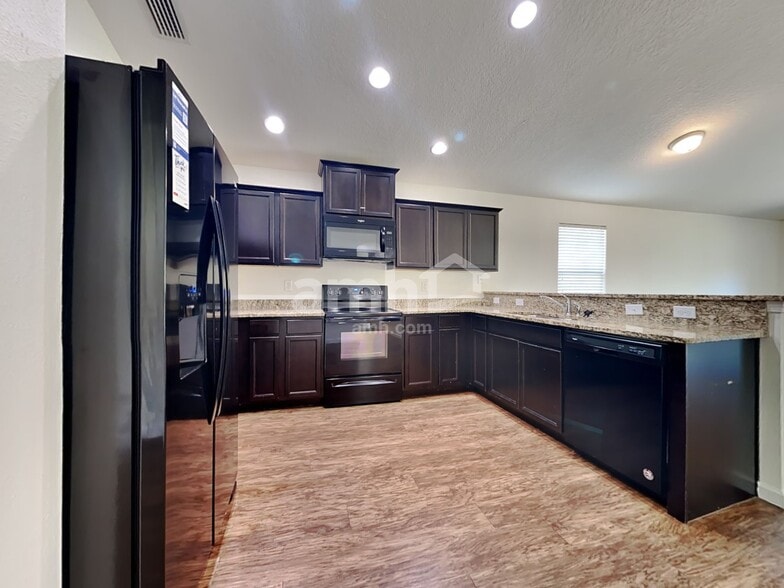 Building Photo - 3325 Bradley Creek Pky