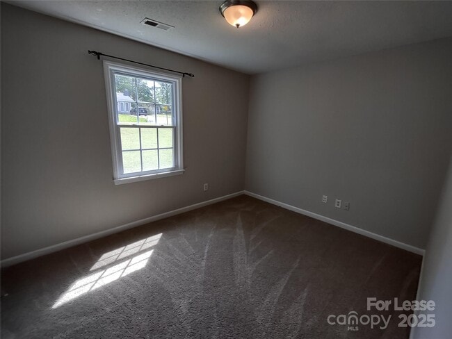 Building Photo - 710 Sharon Dr