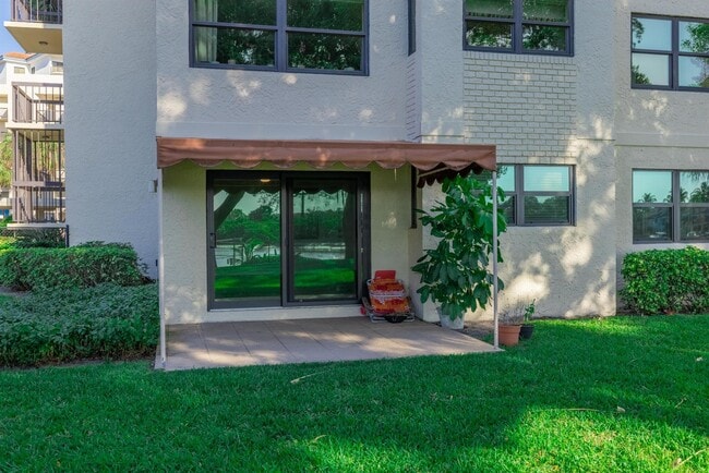 Building Photo - EVERGLADES OF NORTH PALM BEACH 3 CONDO