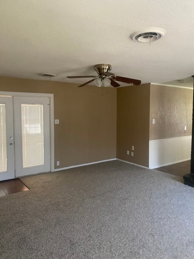 Building Photo - 741 W Main St