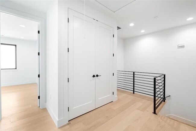 Building Photo - 3001 E 51st St