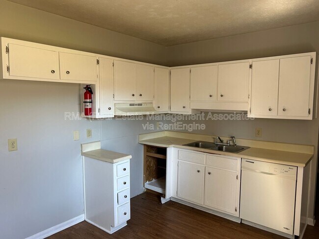 Building Photo - 300 S 18th St