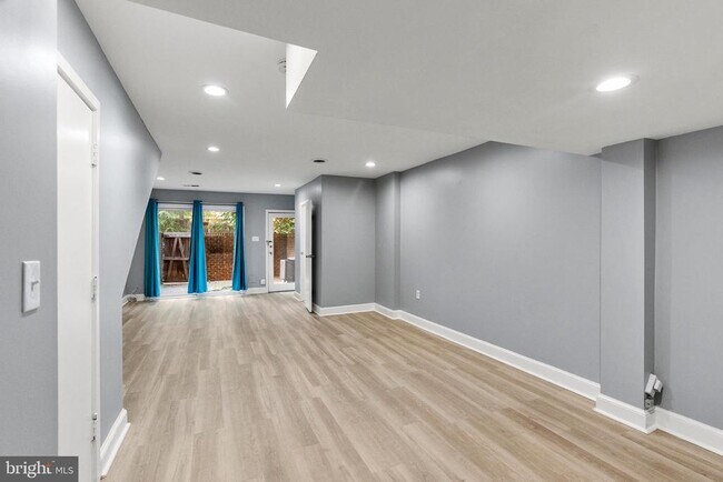 Building Photo - 4214 Embassy Park Dr NW