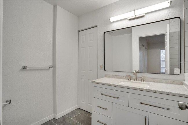 Building Photo - 5011 Sunridge Palms Dr