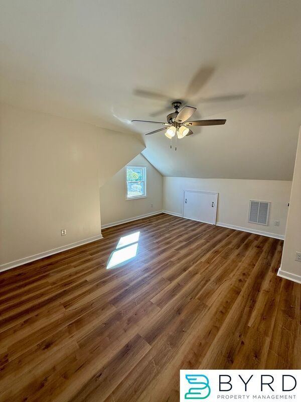 Building Photo - 5305 Lochaven Ave