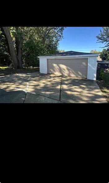 Building Photo - 4640 Edgewood St