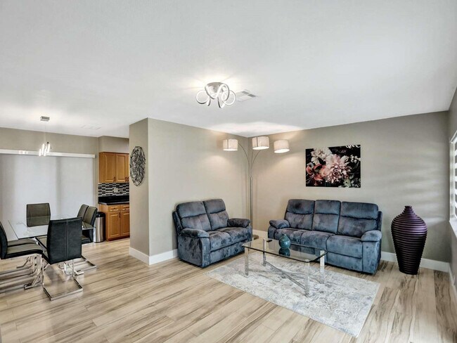 Building Photo - 491 SE 23rd Ave