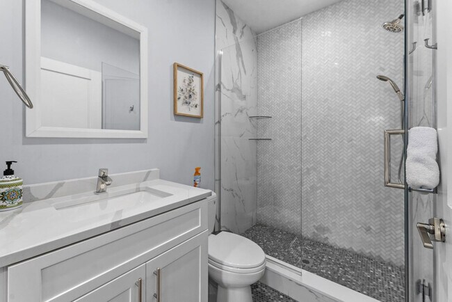 Building Photo - 1011 Bennington St