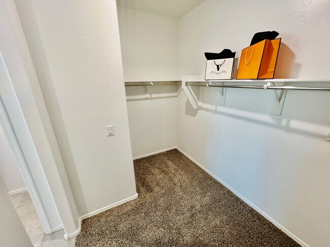 Building Photo - 1131 W Chimes Tower Dr