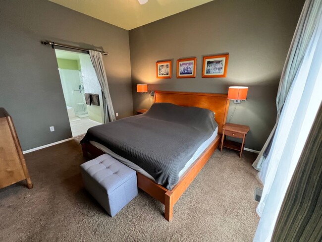 Building Photo - August 2025 - SFH 3 Bedroom + Bonus Room &...