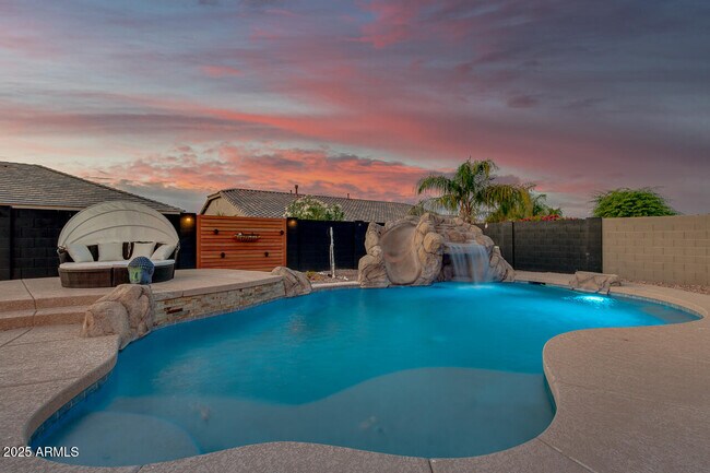 Building Photo - 18472 W Desert Ln