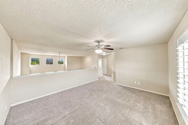 Building Photo - VIEWS VIEWS VIEWS! Ask about our rent incentives and Book your self guided tour today!