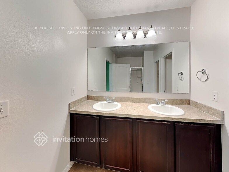 Building Photo - 5848 Windsong Oak Dr