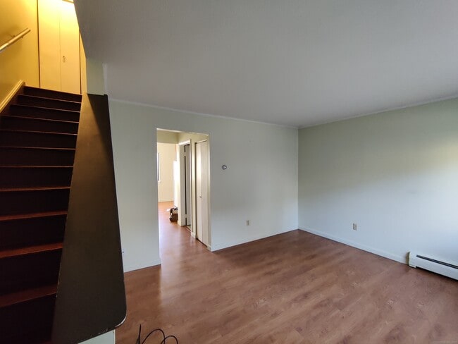 Building Photo - 218 Oakville Ave