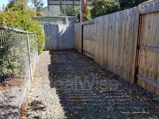 Building Photo - 1527 Hamilton Ln