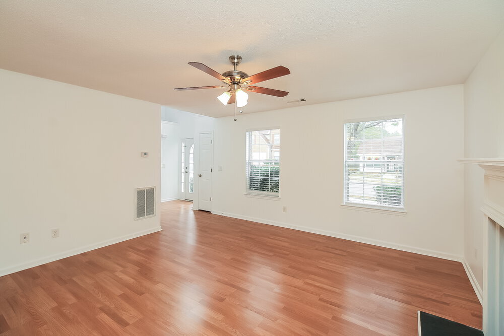 Building Photo - 3442 Creekview Dr