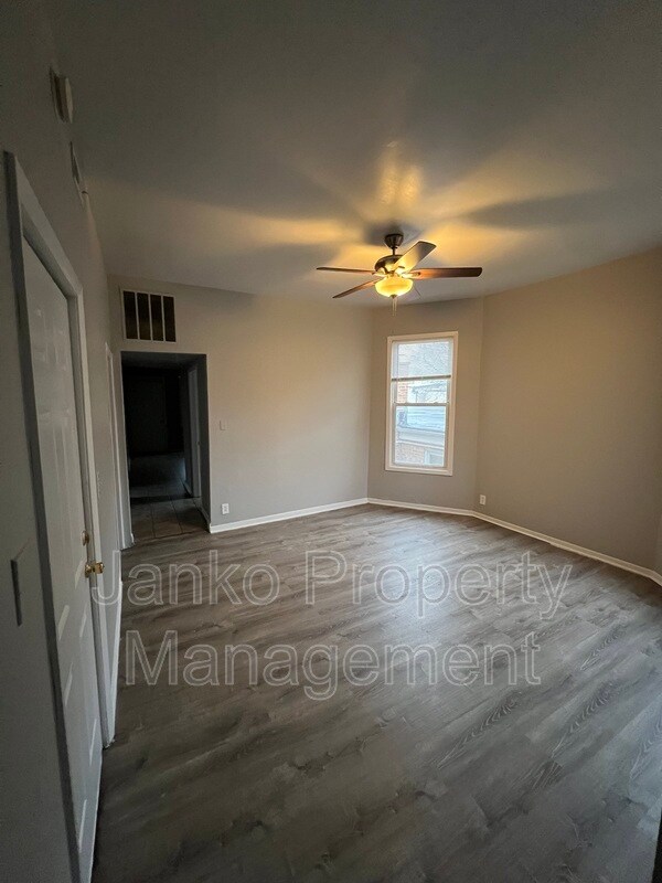 Building Photo - 7249 S Ridgeland Ave