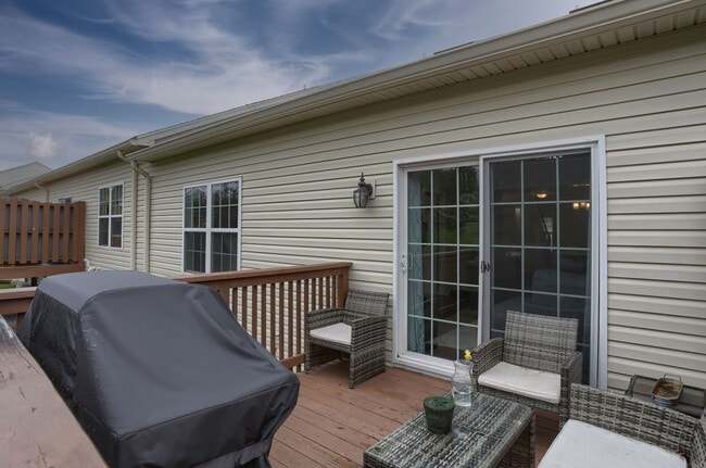 Building Photo - Modern and Convenient Hershey/Harrisburg Suburb Townhouse