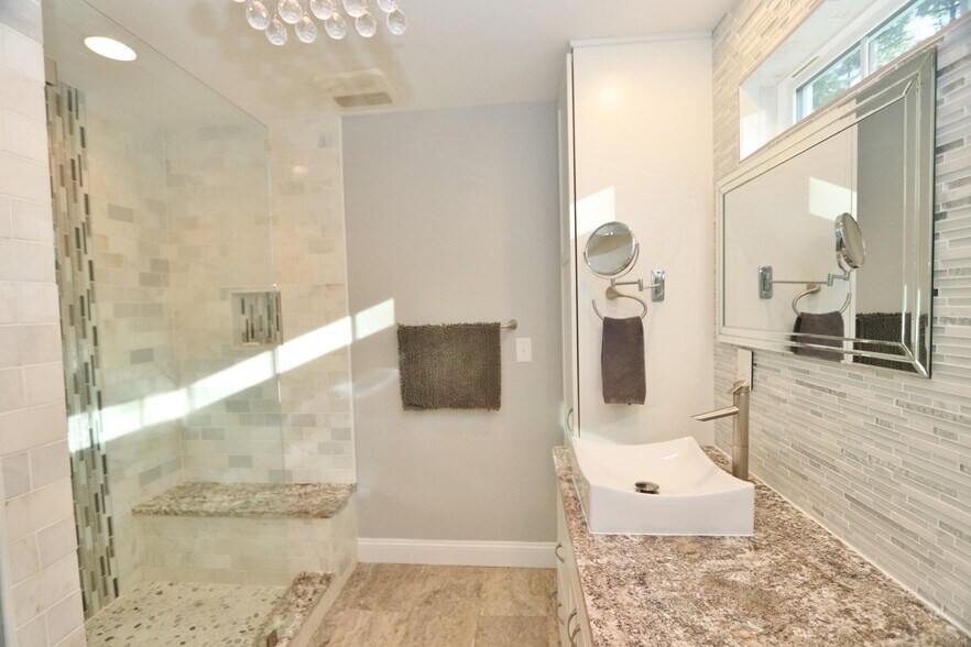 Building Photo - 46 Frances Dr