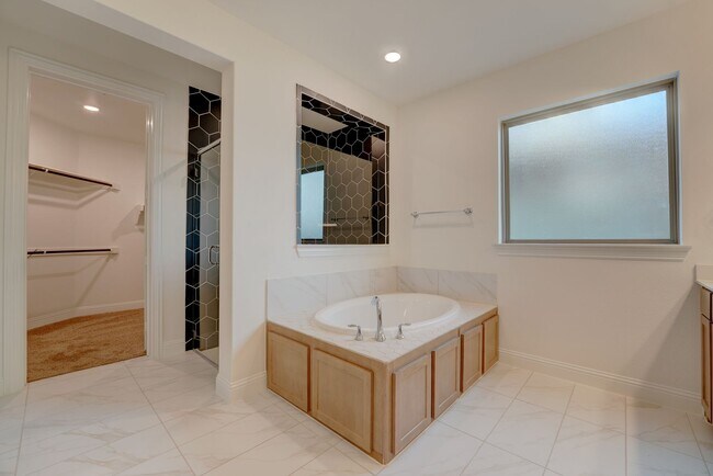 Building Photo - Must See 5 Bed 4.5 Bath in Northlake