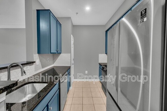 Building Photo - 4854 Eisenhower Ave