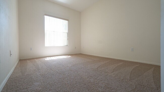 Building Photo - 2 Bedroom 2 Bath Condo with 1 Car Garage