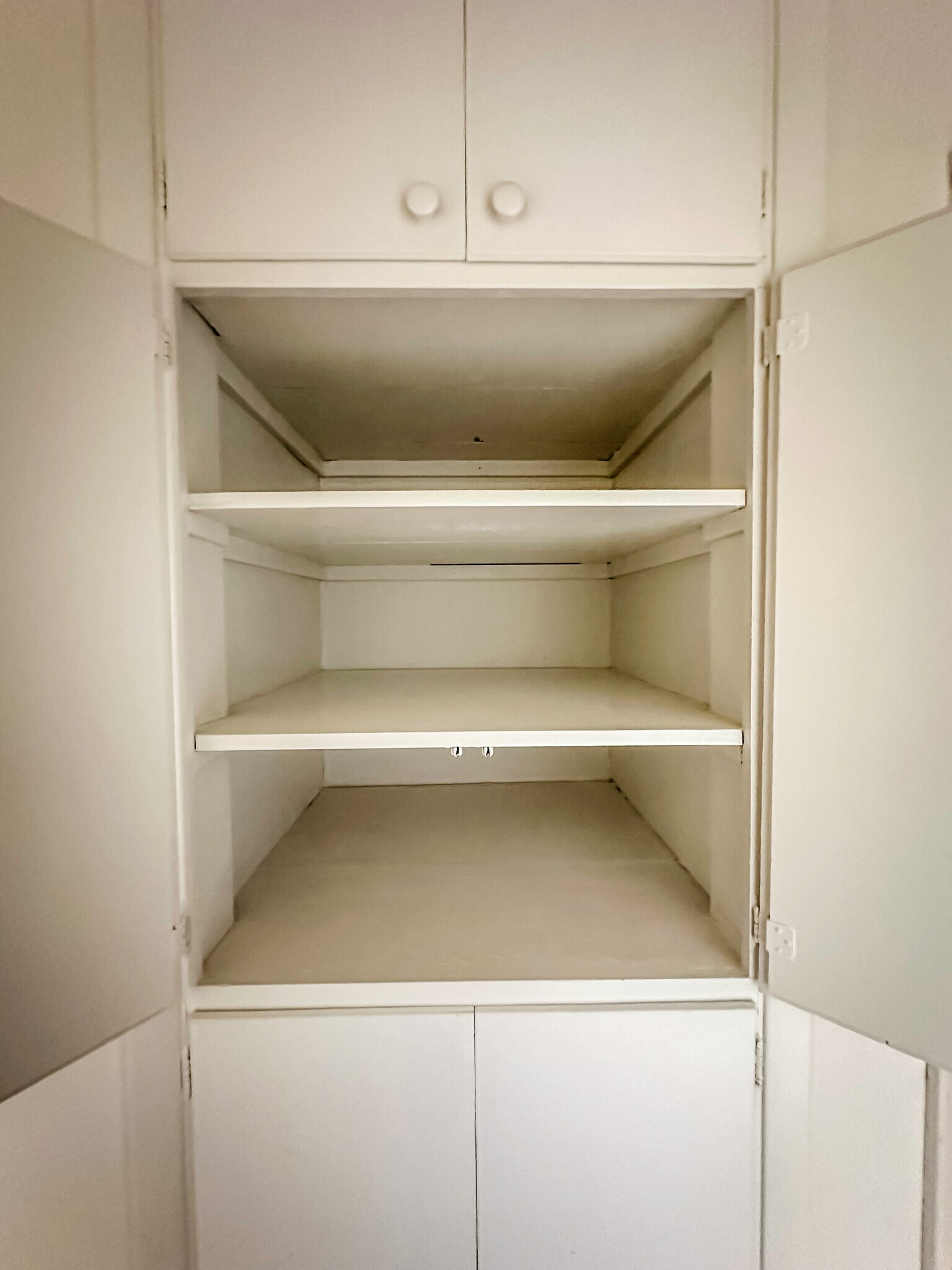 Linen Closet - 415 Avenue E