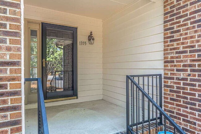 Building Photo - 1355 Longleaf Dr E