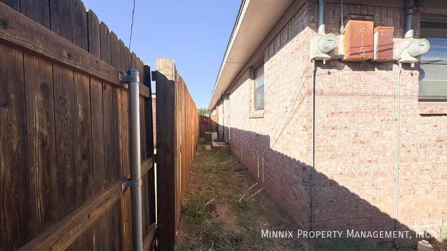 Building Photo - 2115 S Loop 289